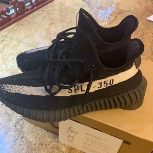 Yeezy 350 boost Oreo size 11